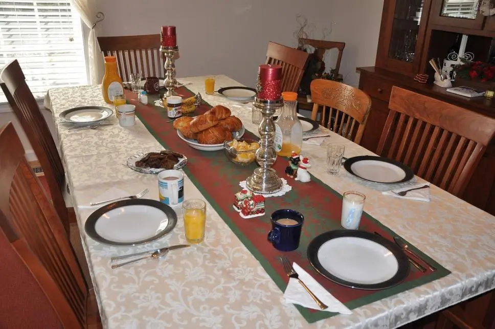 Breakfast table.jpg